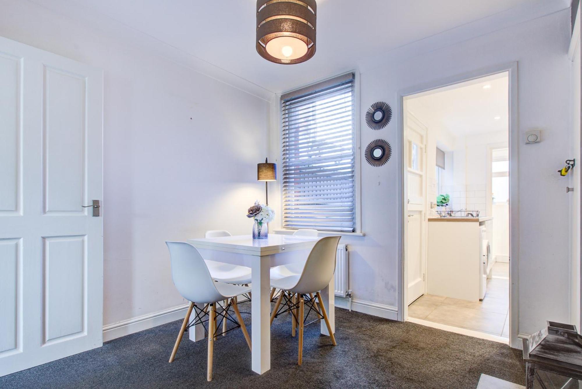 'Number 11' Central Colchester - Super Convenient 2 X Double Bed 1 X Single Bed Cottage Plus Office & Garden, 8 Min Walk Nth Station & Town Ctr, 2 Min Walk Local Shops & Restaurants 외부 사진