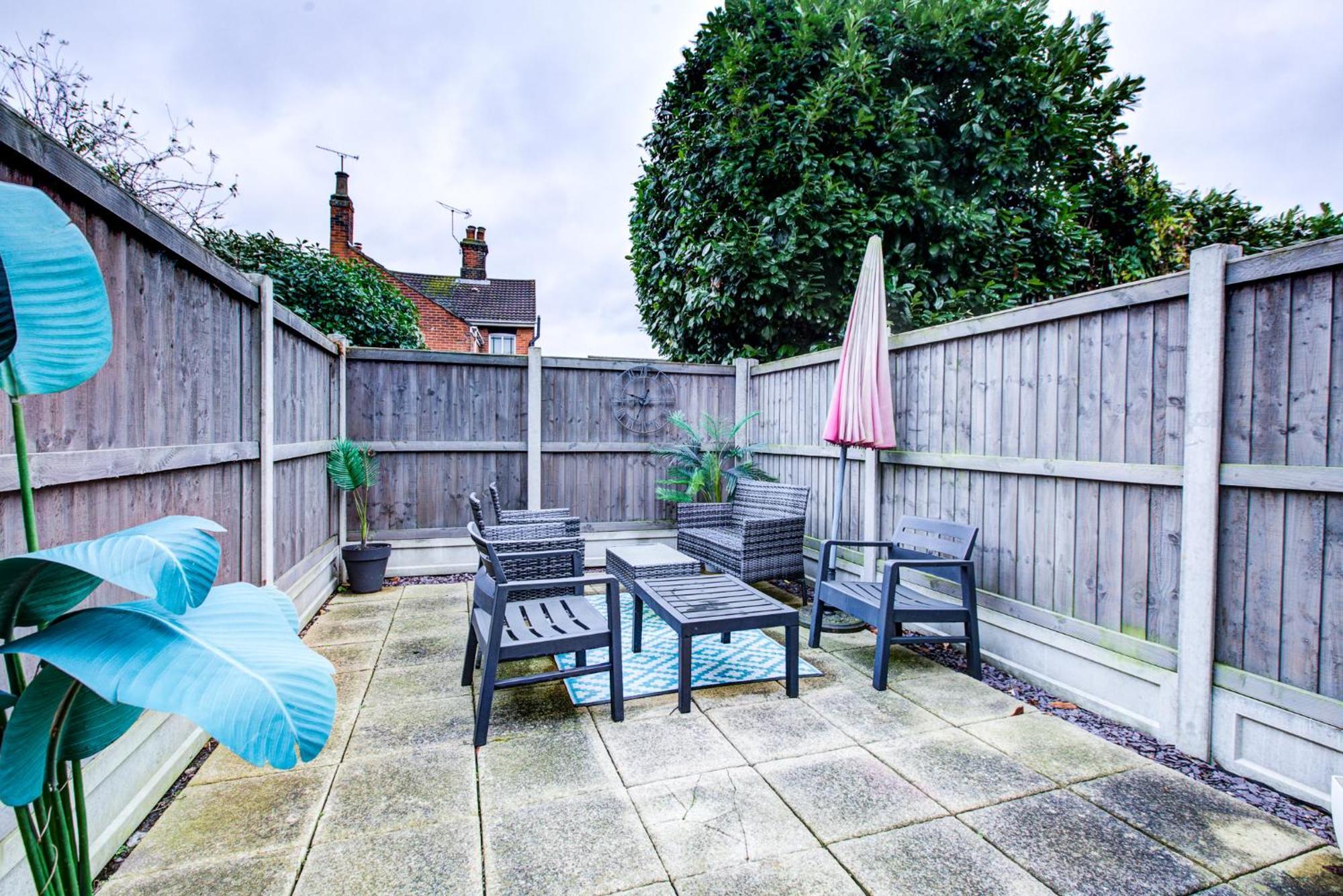'Number 11' Central Colchester - Super Convenient 2 X Double Bed 1 X Single Bed Cottage Plus Office & Garden, 8 Min Walk Nth Station & Town Ctr, 2 Min Walk Local Shops & Restaurants 외부 사진