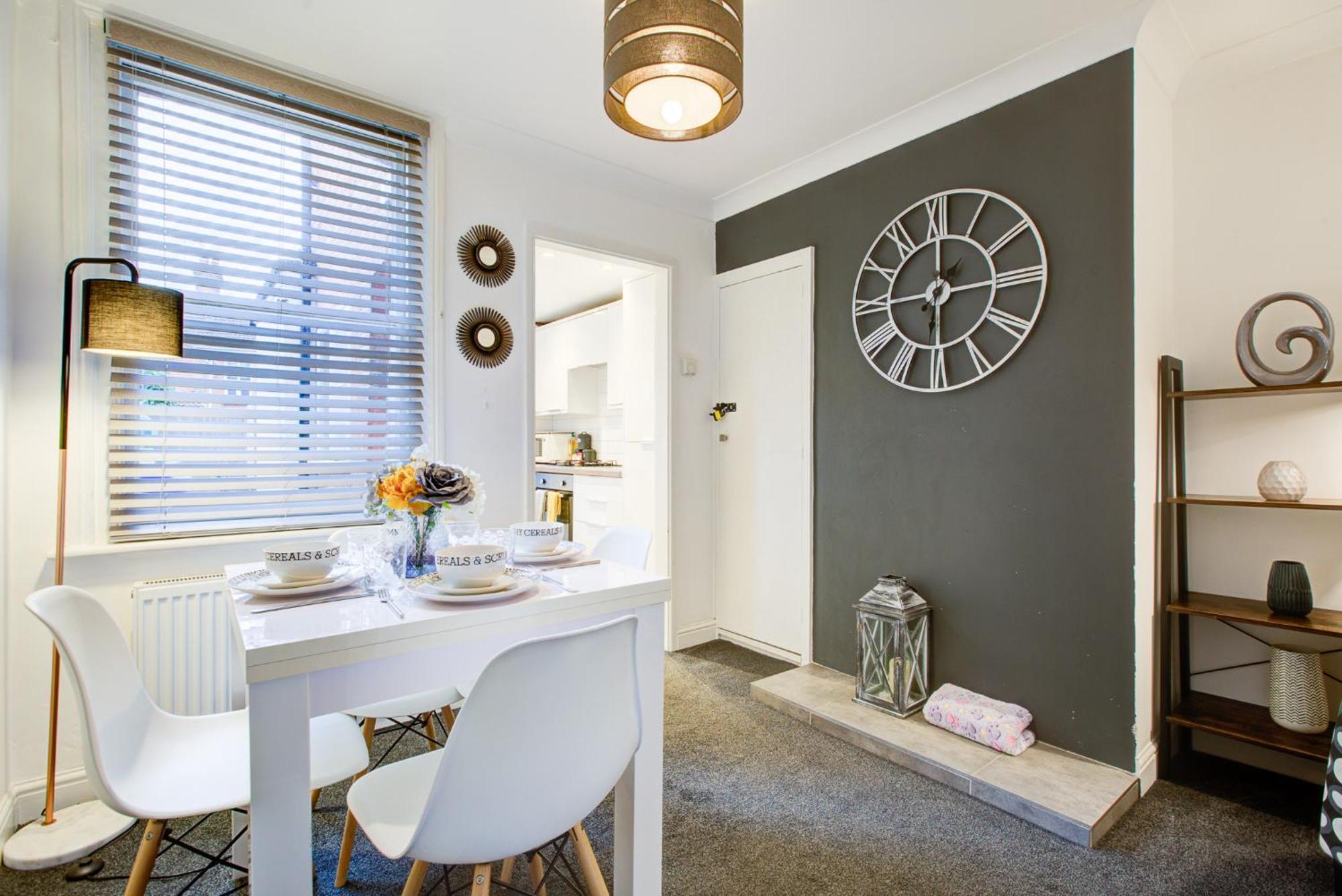 'Number 11' Central Colchester - Super Convenient 2 X Double Bed 1 X Single Bed Cottage Plus Office & Garden, 8 Min Walk Nth Station & Town Ctr, 2 Min Walk Local Shops & Restaurants 외부 사진