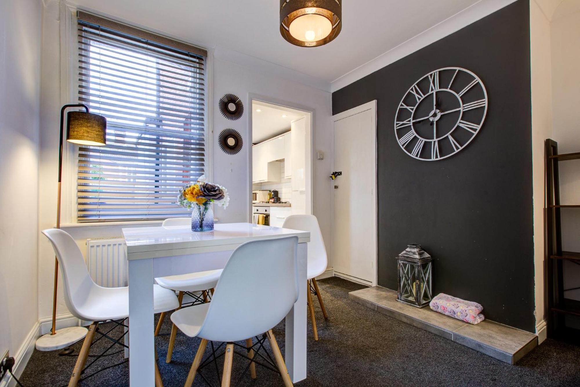 'Number 11' Central Colchester - Super Convenient 2 X Double Bed 1 X Single Bed Cottage Plus Office & Garden, 8 Min Walk Nth Station & Town Ctr, 2 Min Walk Local Shops & Restaurants 외부 사진